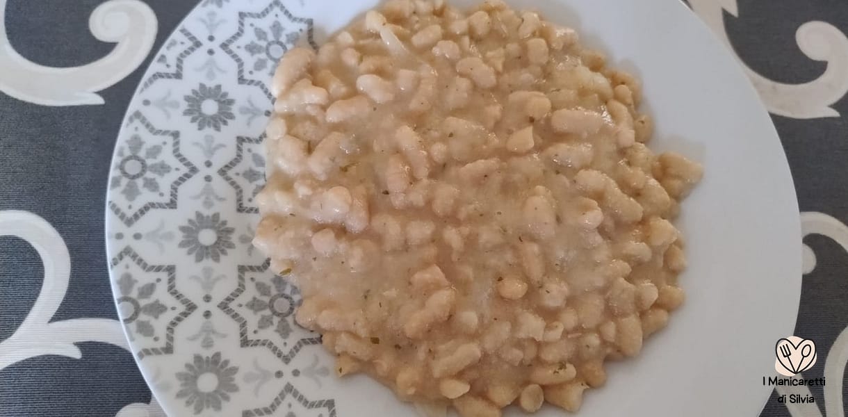 fagioli in scatola in padella in bianco