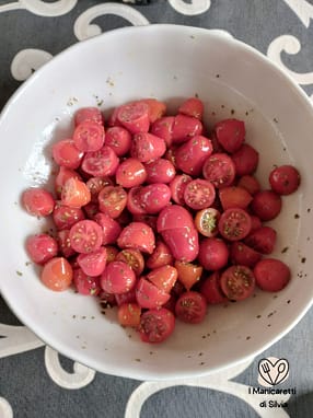 insalata di pomodori sfiziosa