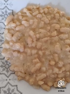 fagioli in scatola in padella in bianco