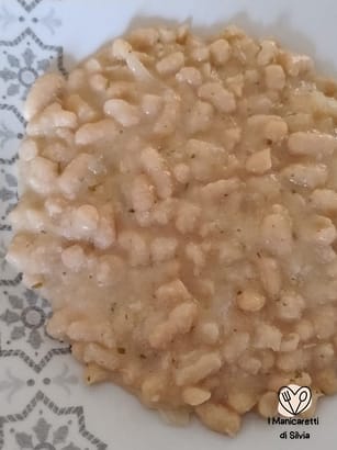 fagioli in scatola in padella in bianco