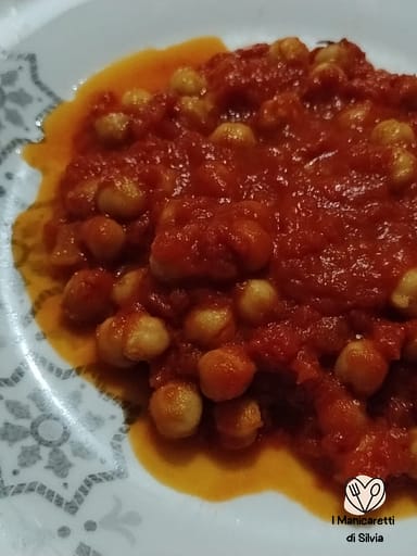 ceci in scatola in umido con pomodoro