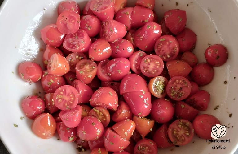 insalata di pomodori sfiziosa