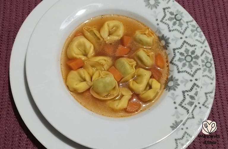 tortellini con brodo
