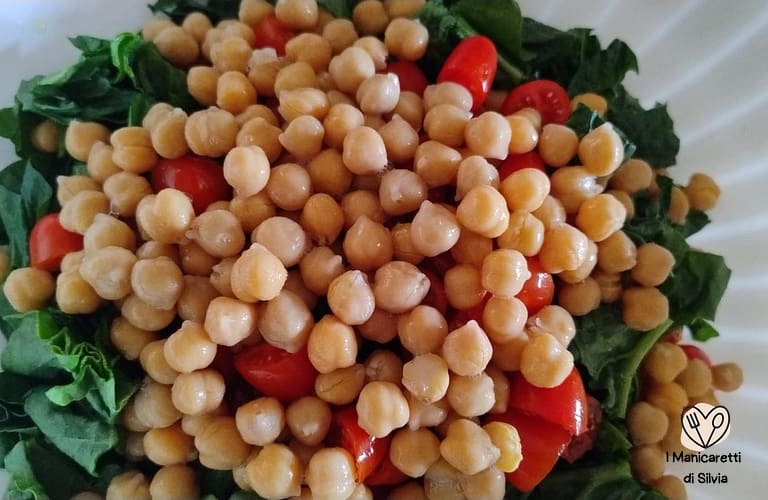 spinaci crudi come condirli
