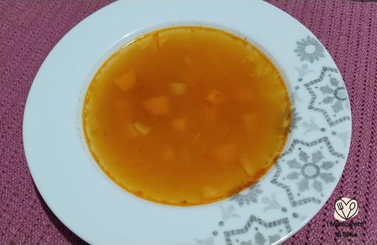 brodo vegetale con dado